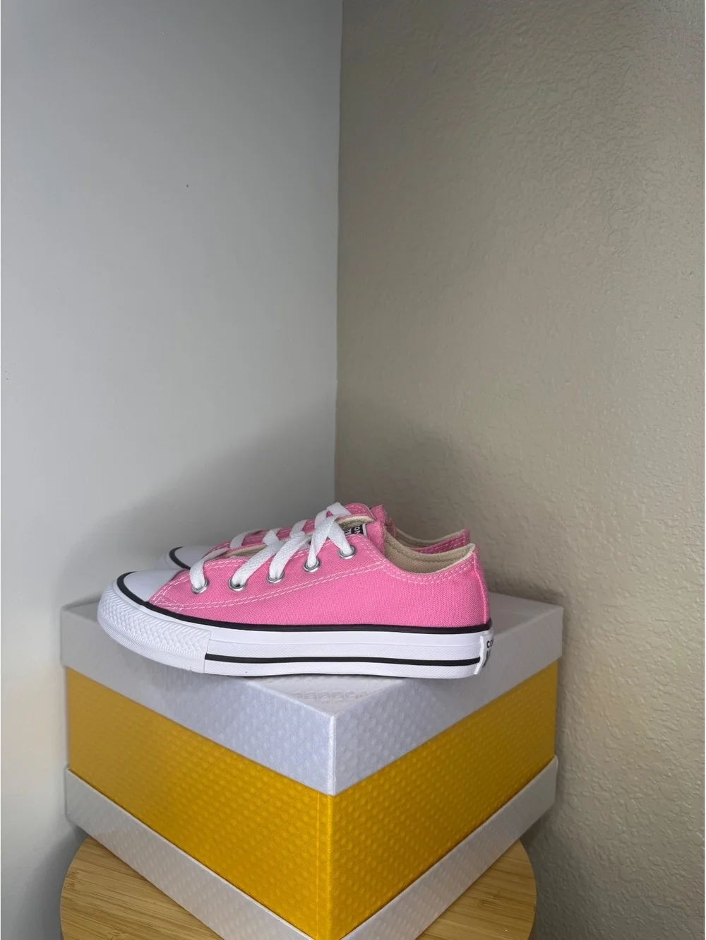 Converse Chuck Taylor All Star Ox Pink Canvas Youth Size 12 Shoes New Box